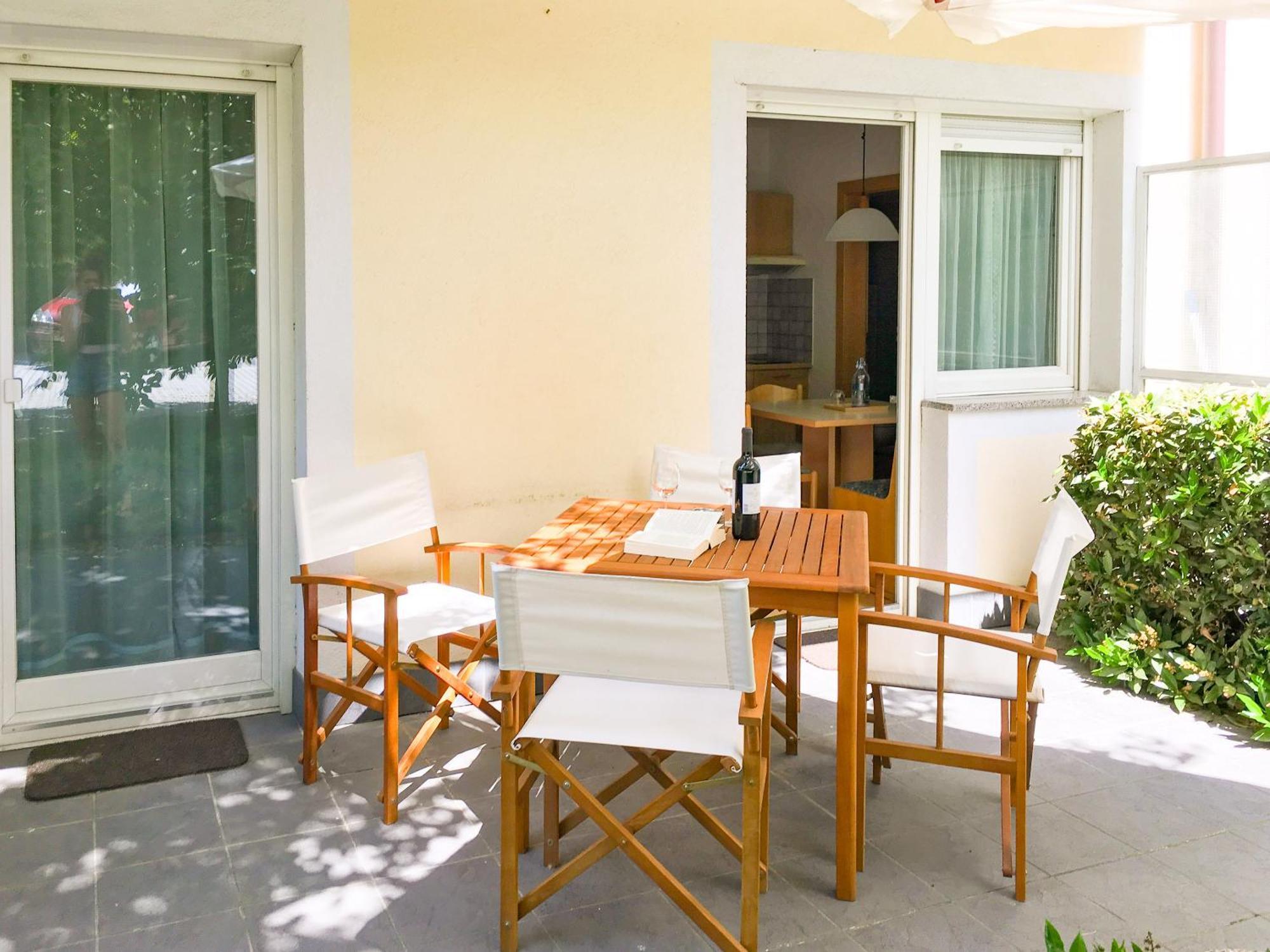 Isarcus Apartment *