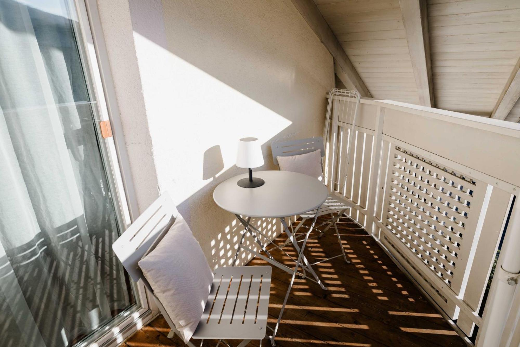Isarcus Apartment *