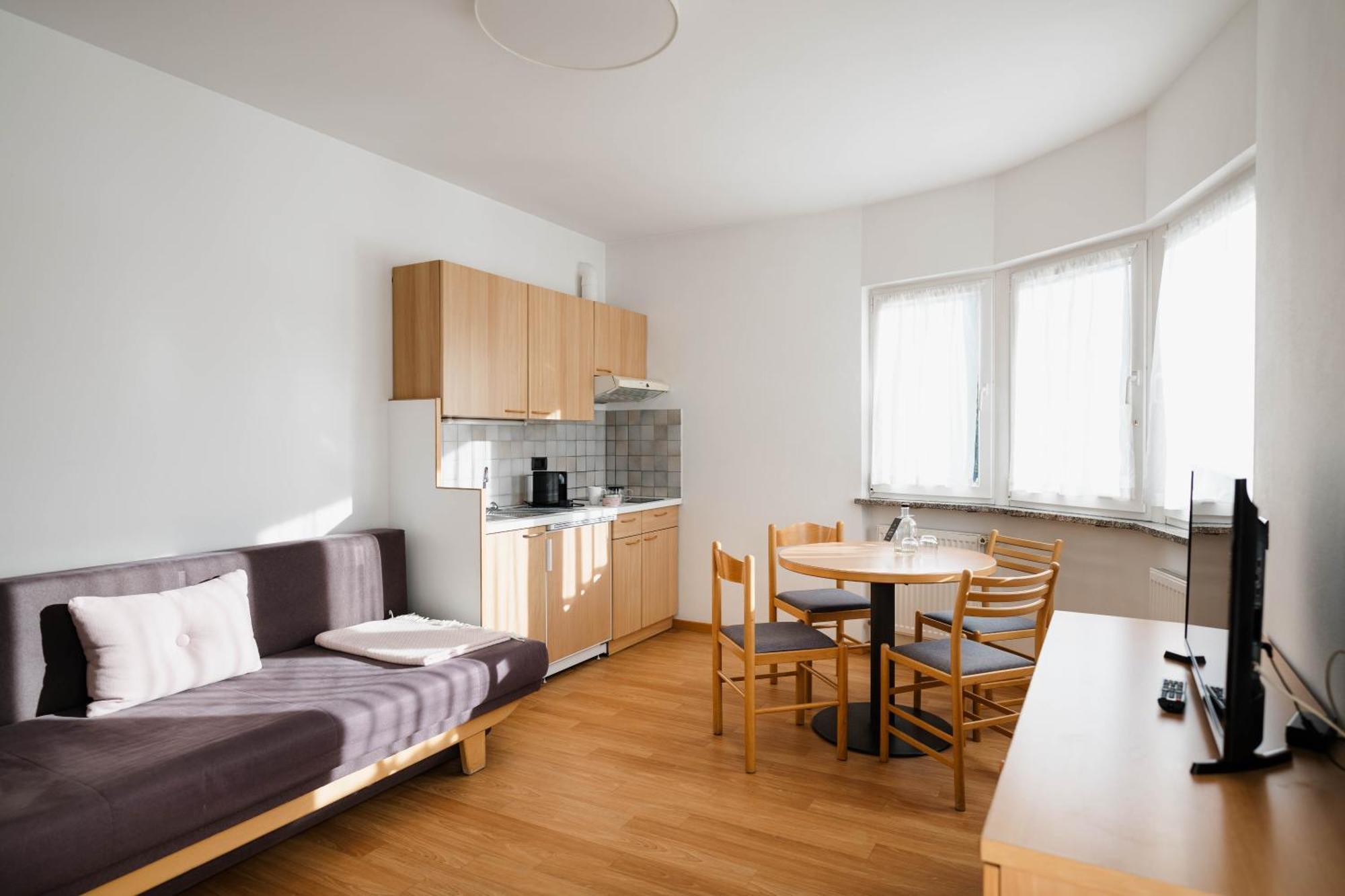 Isarcus Apartment *